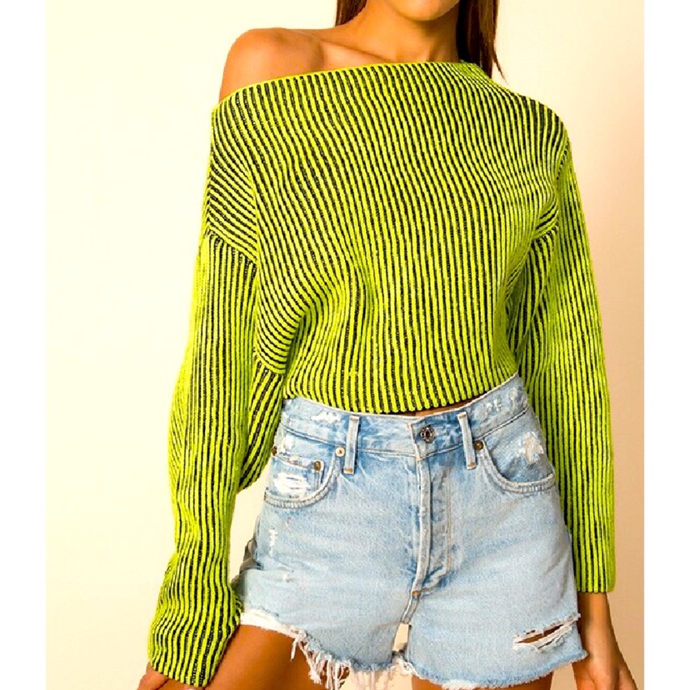Hot pink cropped sweater  by Superdown